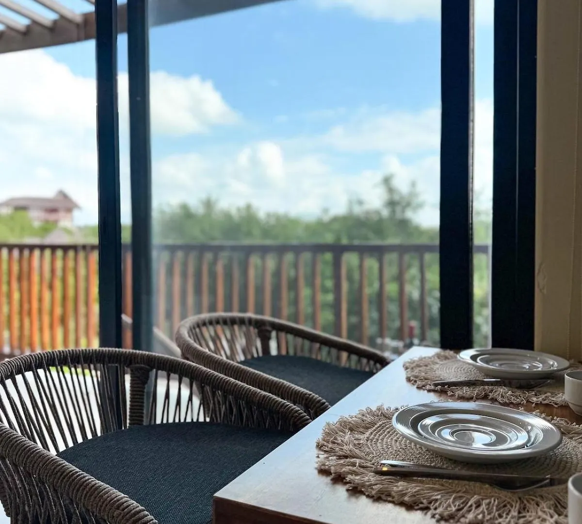 Апартаменты Boho Loft Steps From The Beach Остров Холбокс